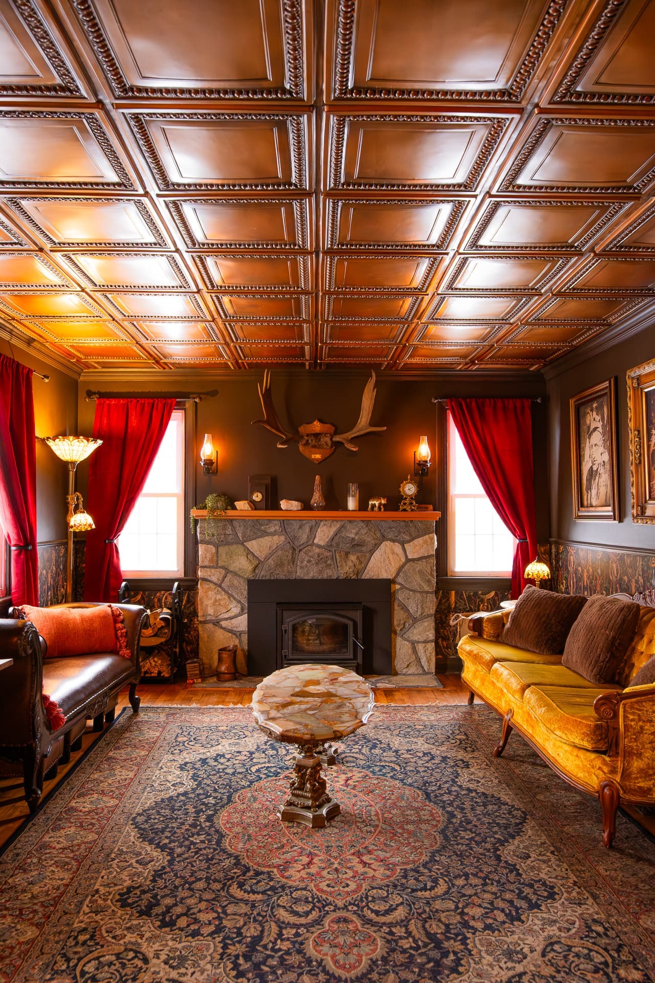 Miners' Lounge — Victorian heritage cottage interior, Maison Kilmar Laurentians